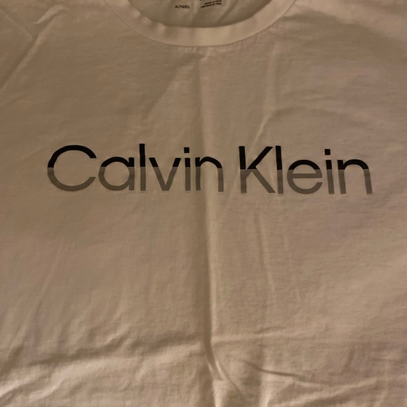 Calvin Klein T-Shirt - Picture 2 of 3
